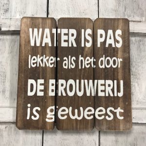 Tekstbord antique :  water is pas lekker..